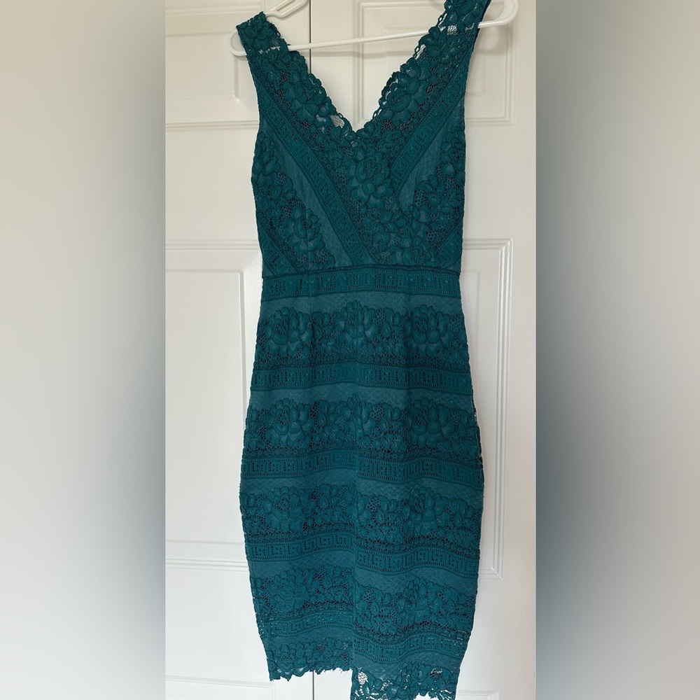 Saylor lace cocktail dress Size XS